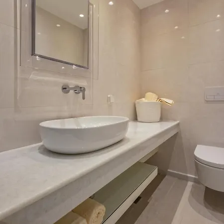 Etoile Luxury Lejlighed